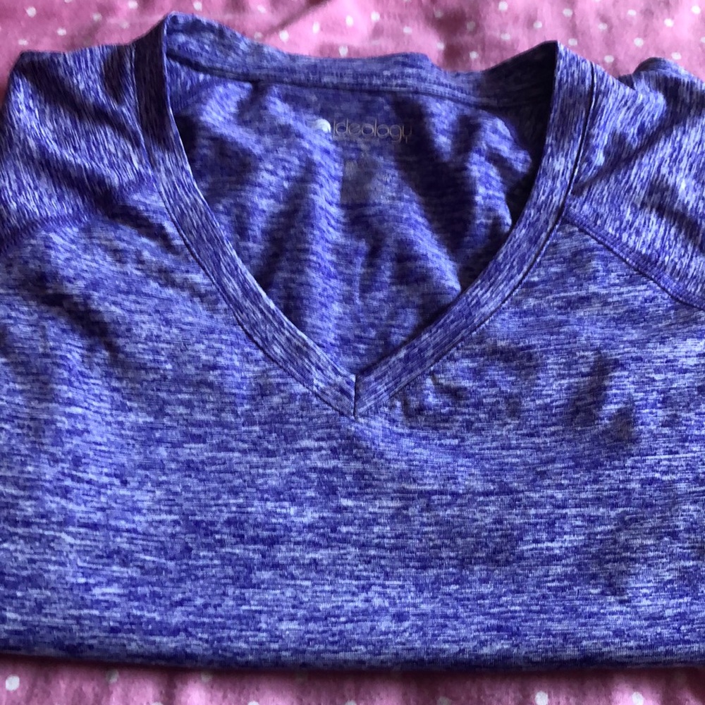 Women’s athletic v cut